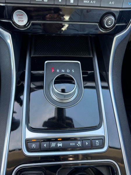 Jaguar XF 4dr Sdn 35t Premium RWD 2016