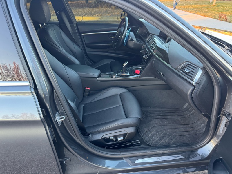 BMW 3 Series 330i xDrive Sedan 2017