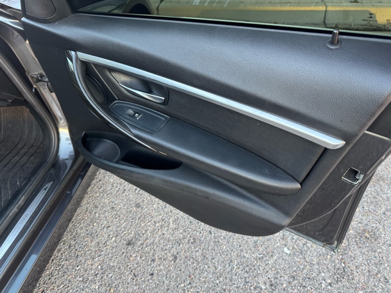 BMW 3 Series 330i xDrive Sedan 2017