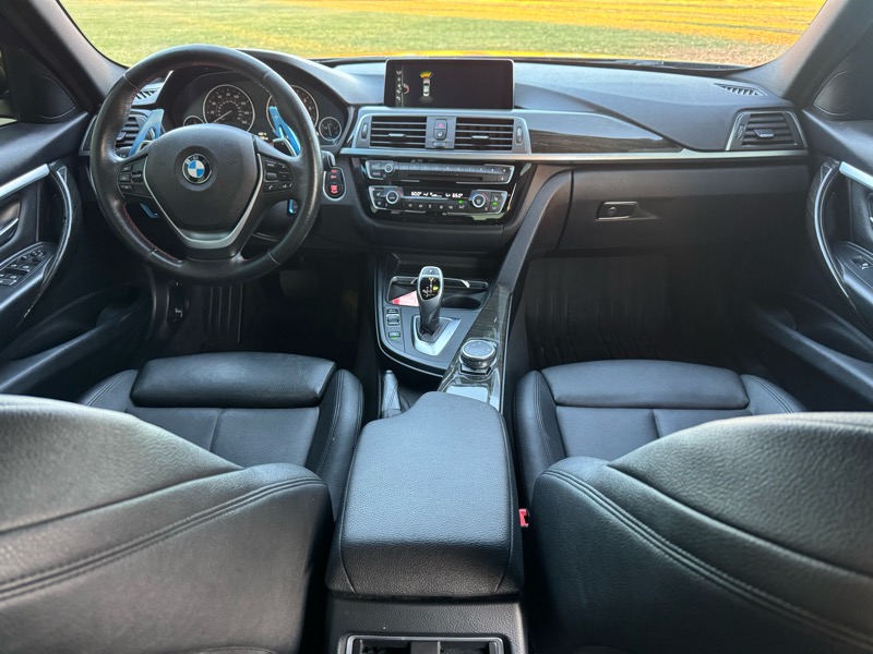 BMW 3 Series 330i xDrive Sedan 2017