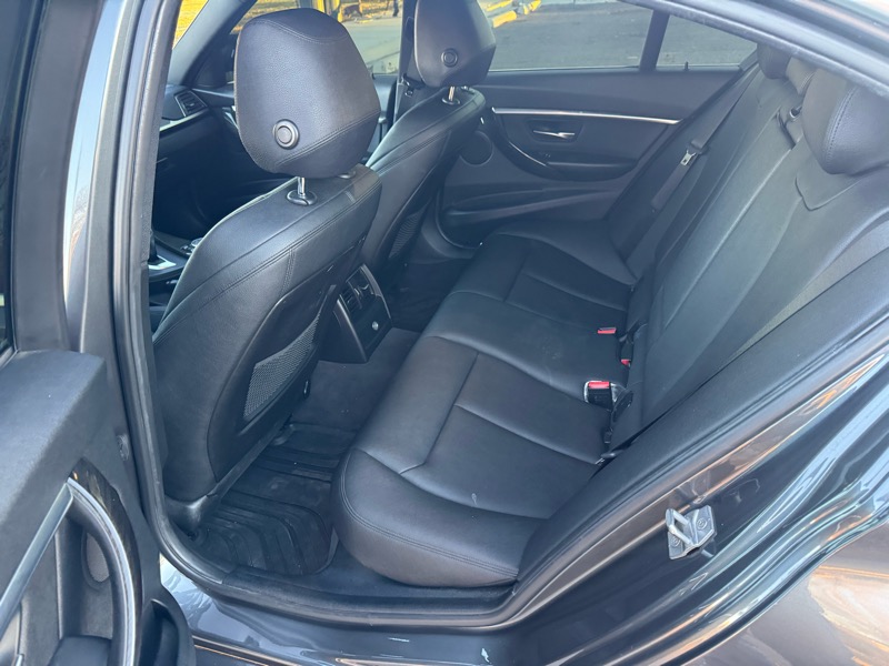 BMW 3 Series 330i xDrive Sedan 2017