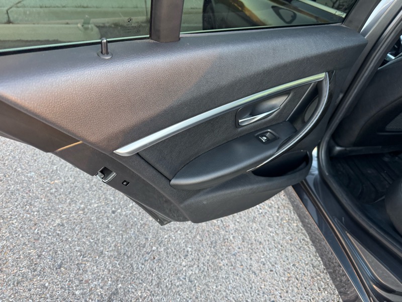 BMW 3 Series 330i xDrive Sedan 2017