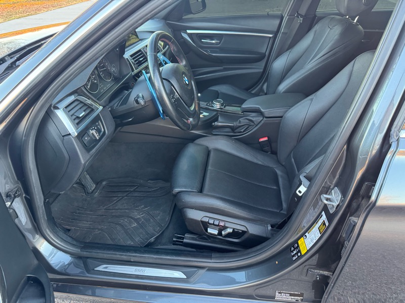 BMW 3 Series 330i xDrive Sedan 2017