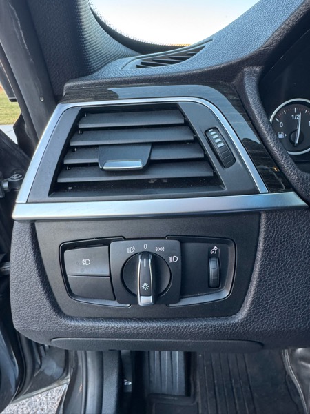 BMW 3 Series 330i xDrive Sedan 2017