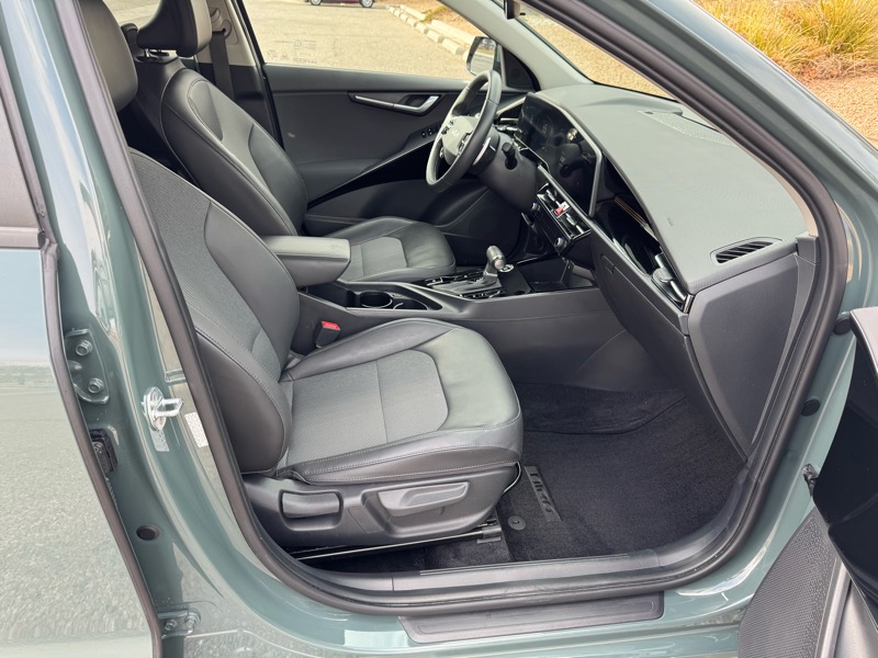 Kia Niro EX Touring FWD 2023