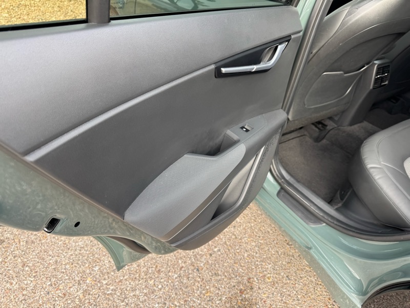 Kia Niro EX Touring FWD 2023