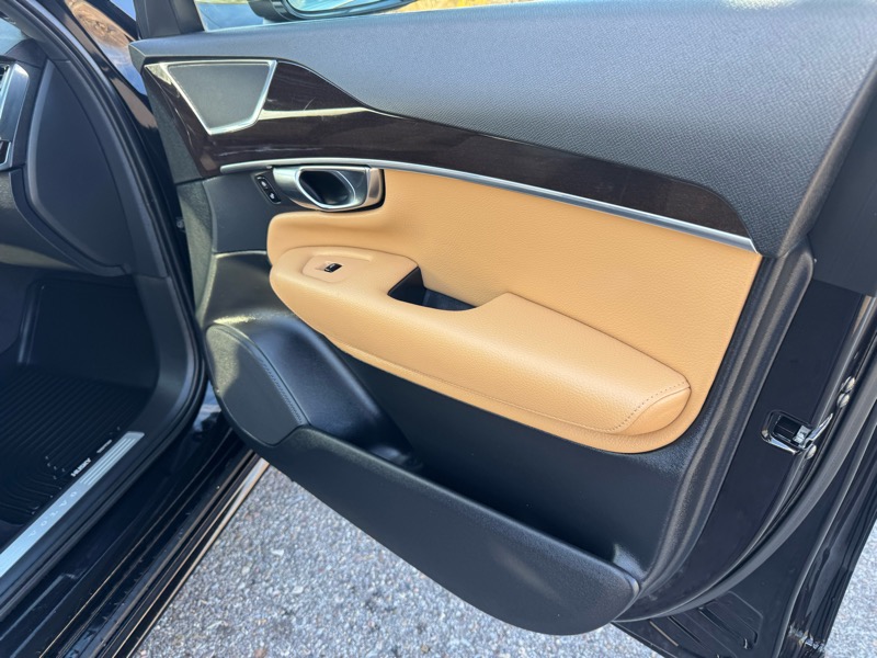 Volvo XC90 T6 AWD 7-Passenger Momentum 2018