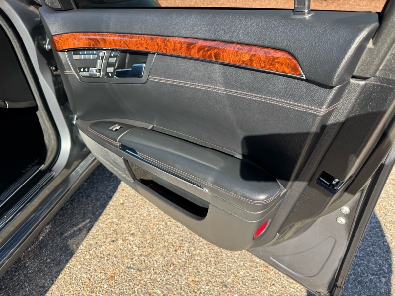 Mercedes-Benz S-Class 4dr Sdn S 550 4MATIC 2011