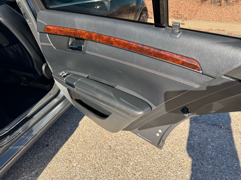 Mercedes-Benz S-Class 4dr Sdn S 550 4MATIC 2011