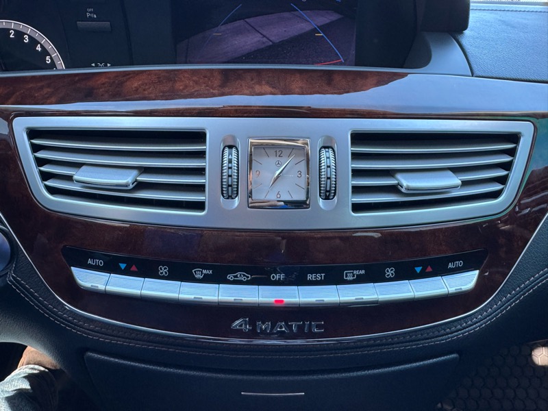 Mercedes-Benz S-Class 4dr Sdn S 550 4MATIC 2011