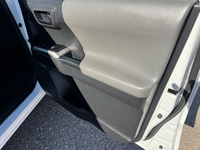 Toyota Tacoma 4WD SR5 Double Cab 5' Bed V6 AT (Natl) 2023