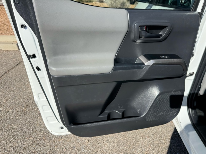 Toyota Tacoma 4WD SR5 Double Cab 5' Bed V6 AT (Natl) 2023