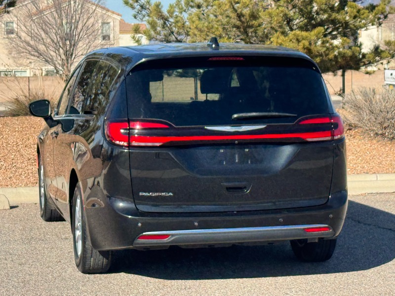 Chrysler Pacifica Touring FWD 2023