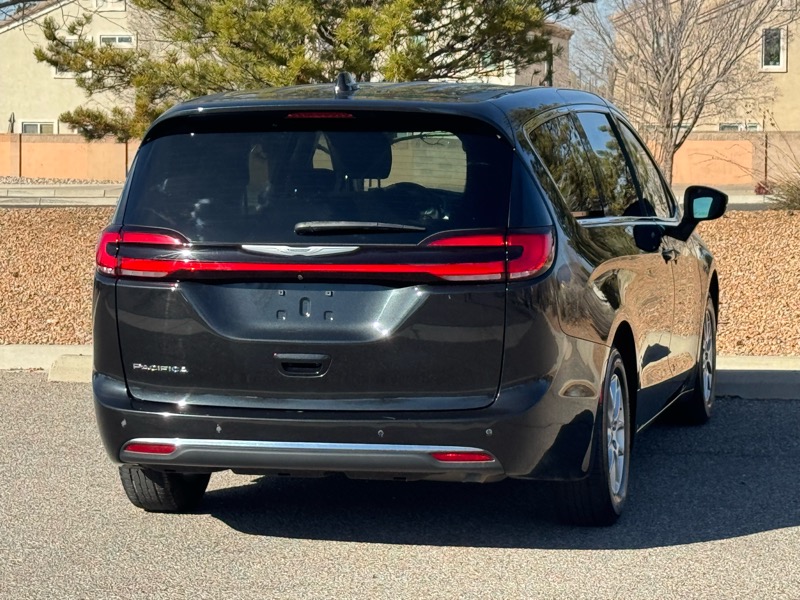 Chrysler Pacifica Touring FWD 2023