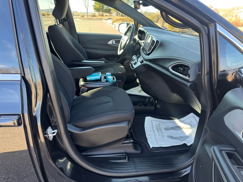 Chrysler Pacifica Touring FWD 2023