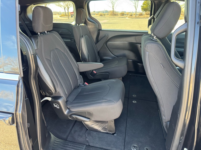 Chrysler Pacifica Touring FWD 2023