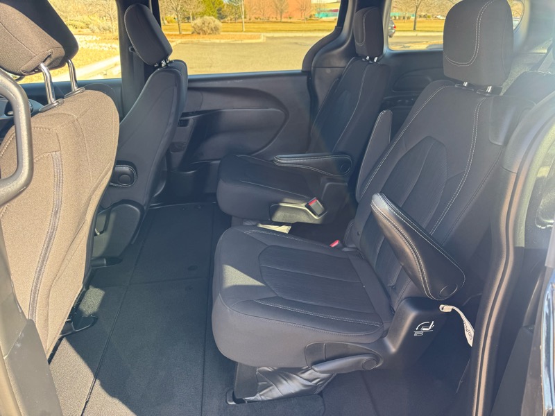 Chrysler Pacifica Touring FWD 2023