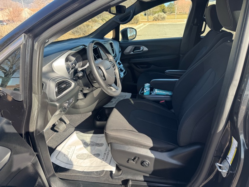 Chrysler Pacifica Touring FWD 2023