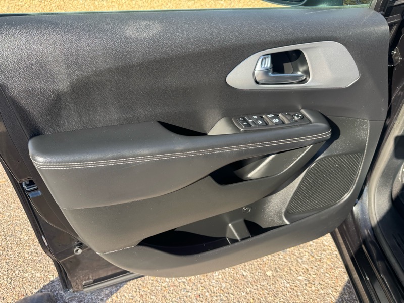 Chrysler Pacifica Touring FWD 2023