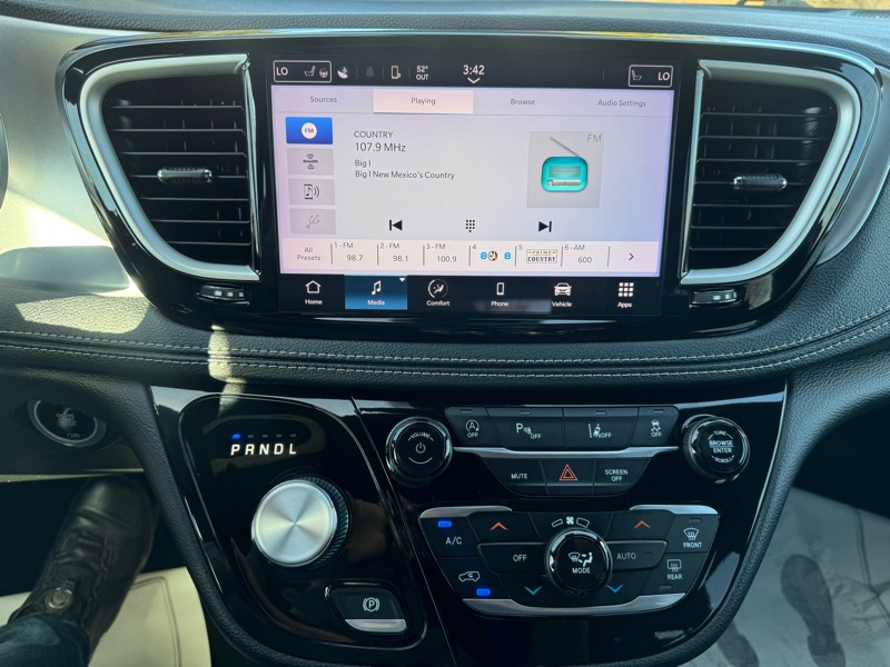 Chrysler Pacifica Touring FWD 2023