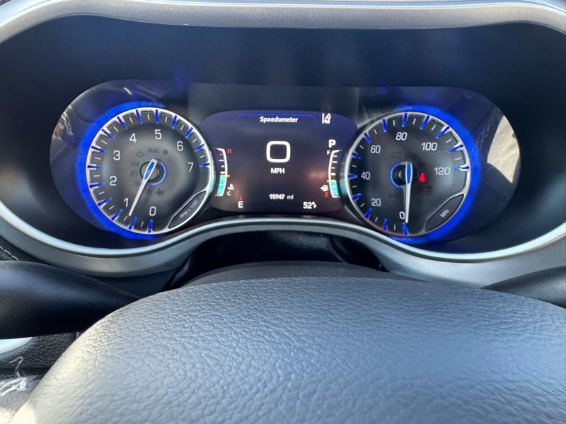 Chrysler Pacifica Touring FWD 2023