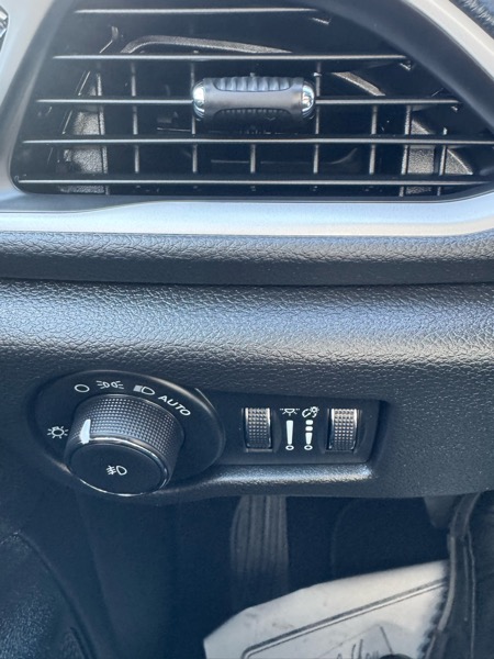 Chrysler Pacifica Touring FWD 2023