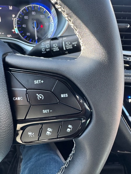 Chrysler Pacifica Touring FWD 2023