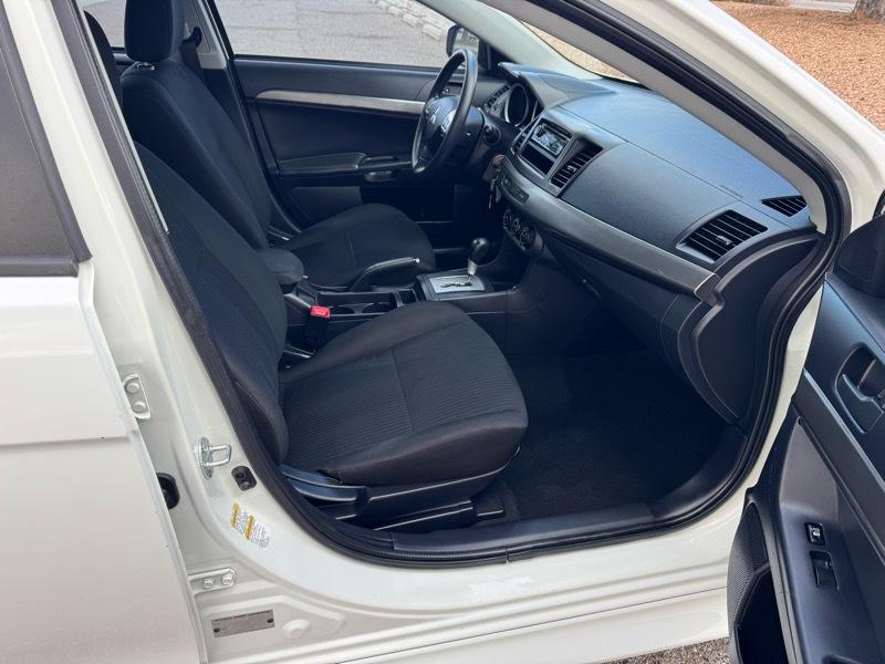 Mitsubishi Lancer 4dr Sdn Man ES FWD 2015