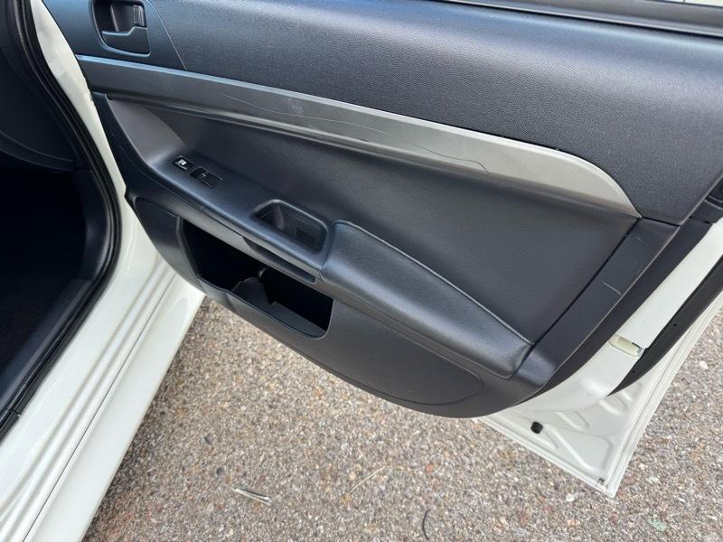 Mitsubishi Lancer 4dr Sdn Man ES FWD 2015