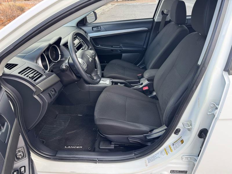 Mitsubishi Lancer 4dr Sdn Man ES FWD 2015