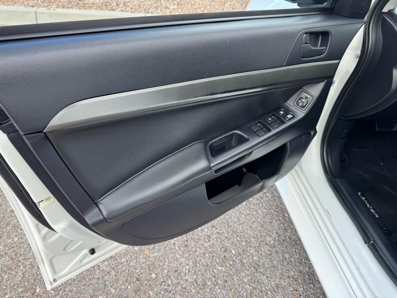 Mitsubishi Lancer 4dr Sdn Man ES FWD 2015