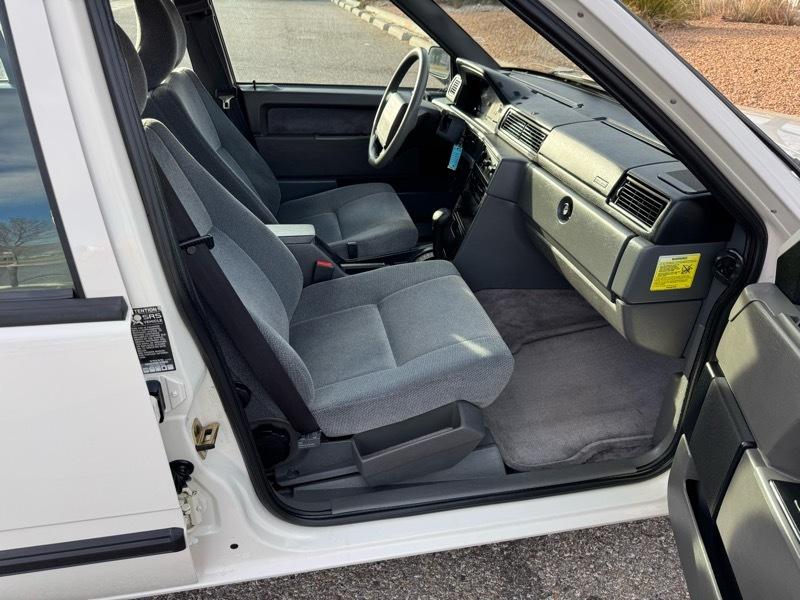 Volvo 900 4dr Sedan 1995