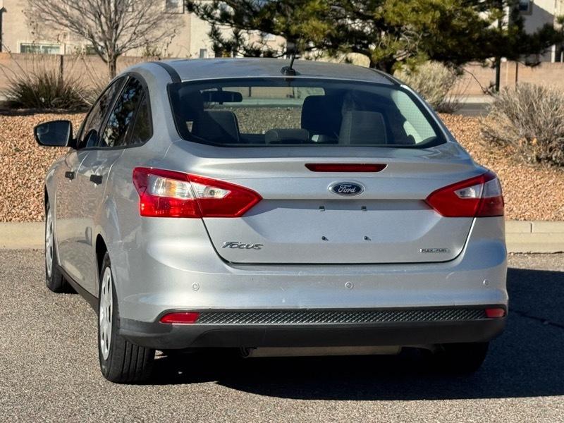 Ford Focus 4dr Sdn S 2014