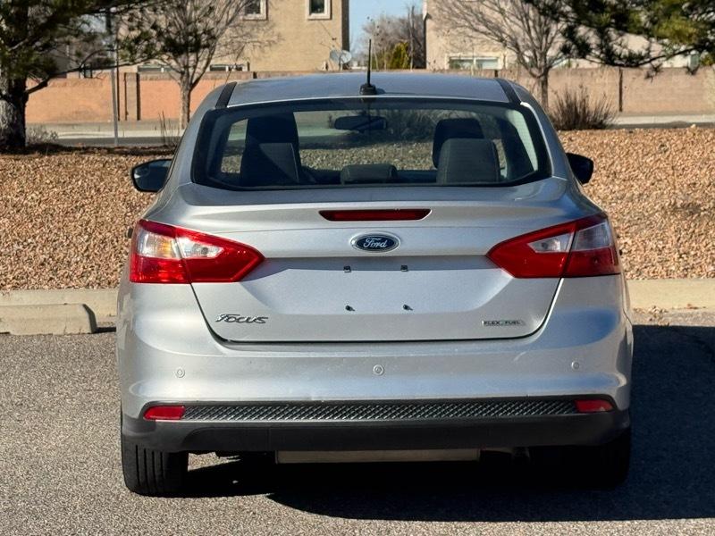 Ford Focus 4dr Sdn S 2014