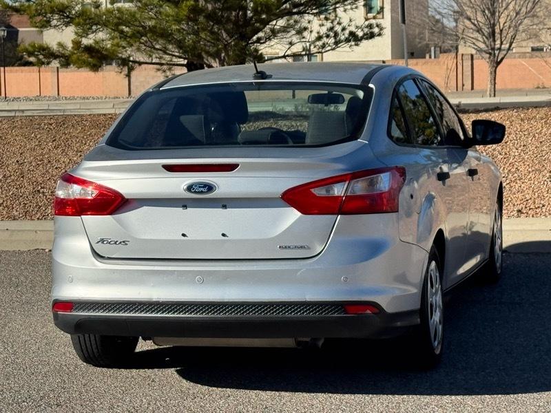 Ford Focus 4dr Sdn S 2014