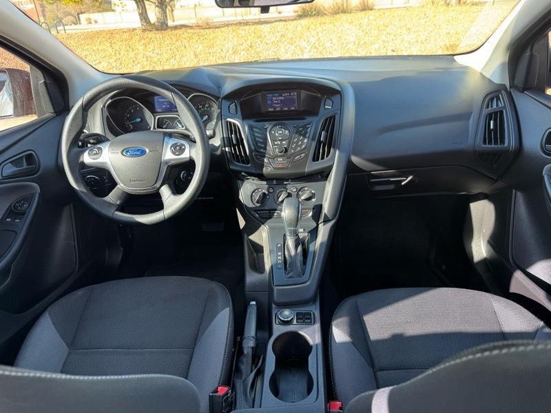 Ford Focus 4dr Sdn S 2014