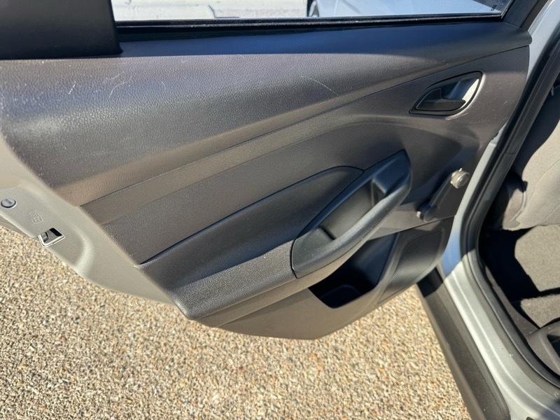 Ford Focus 4dr Sdn S 2014