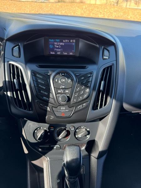 Ford Focus 4dr Sdn S 2014