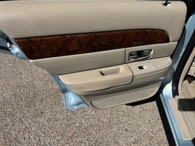 Mercury Grand Marquis 4dr Sdn LS 2009