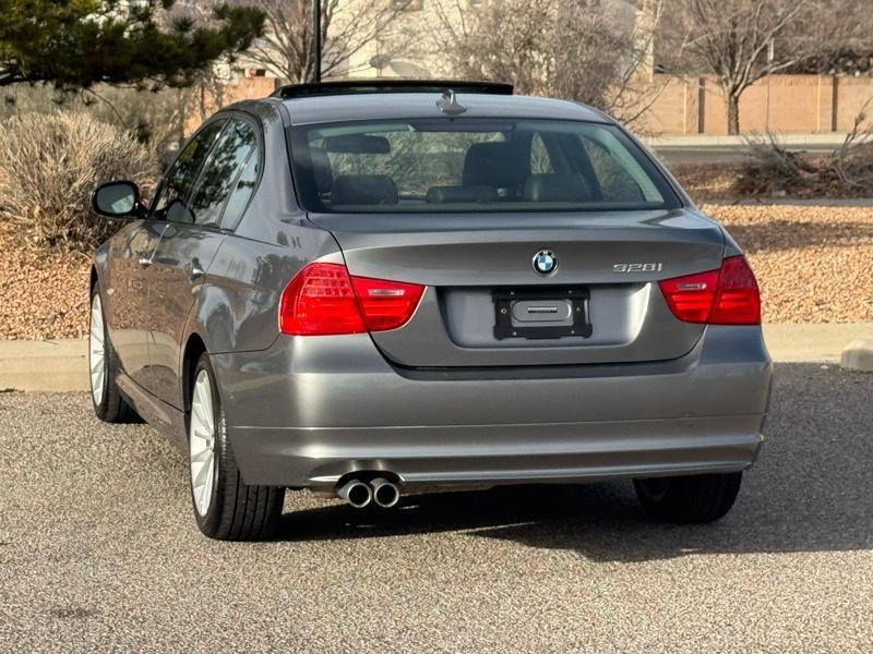 BMW 3 Series 4dr Sdn 328i xDrive AWD SULEV 2011