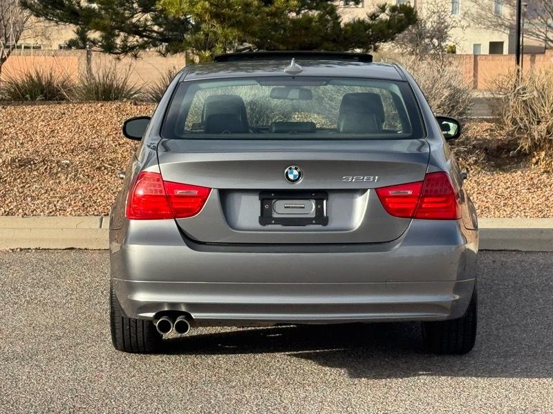 BMW 3 Series 4dr Sdn 328i xDrive AWD SULEV 2011