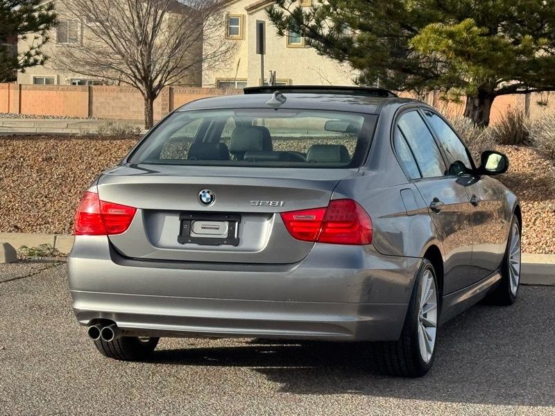 BMW 3 Series 4dr Sdn 328i xDrive AWD SULEV 2011