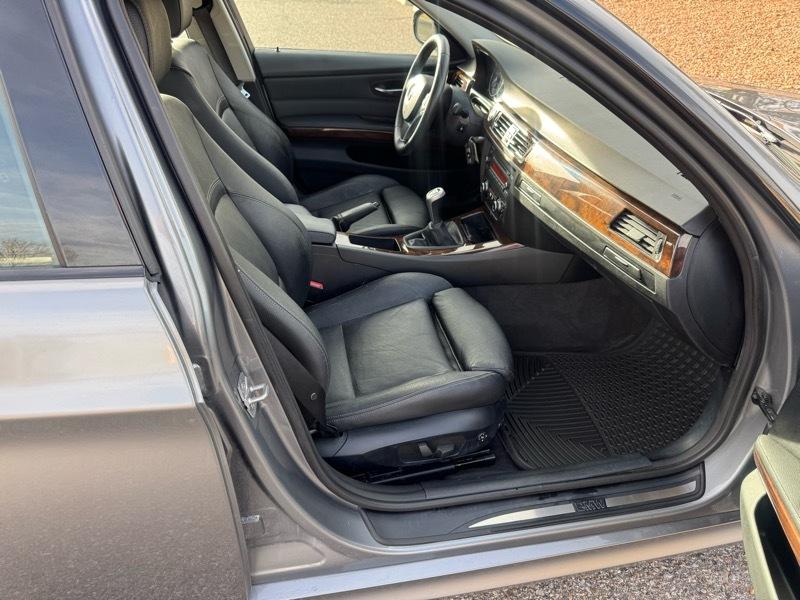 BMW 3 Series 4dr Sdn 328i xDrive AWD SULEV 2011