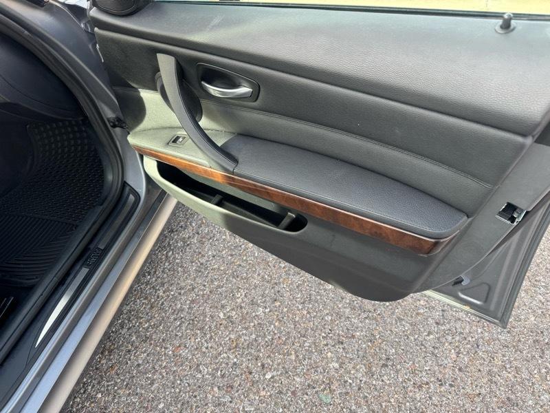 BMW 3 Series 4dr Sdn 328i xDrive AWD SULEV 2011