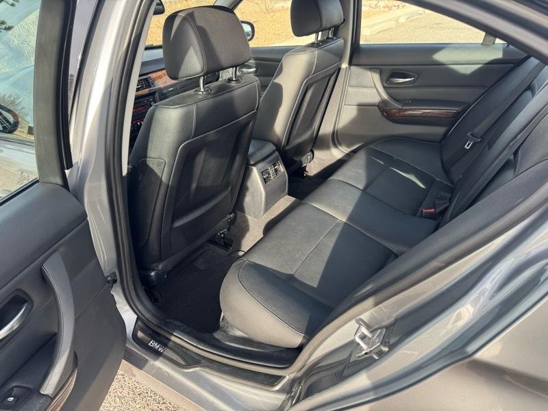 BMW 3 Series 4dr Sdn 328i xDrive AWD SULEV 2011