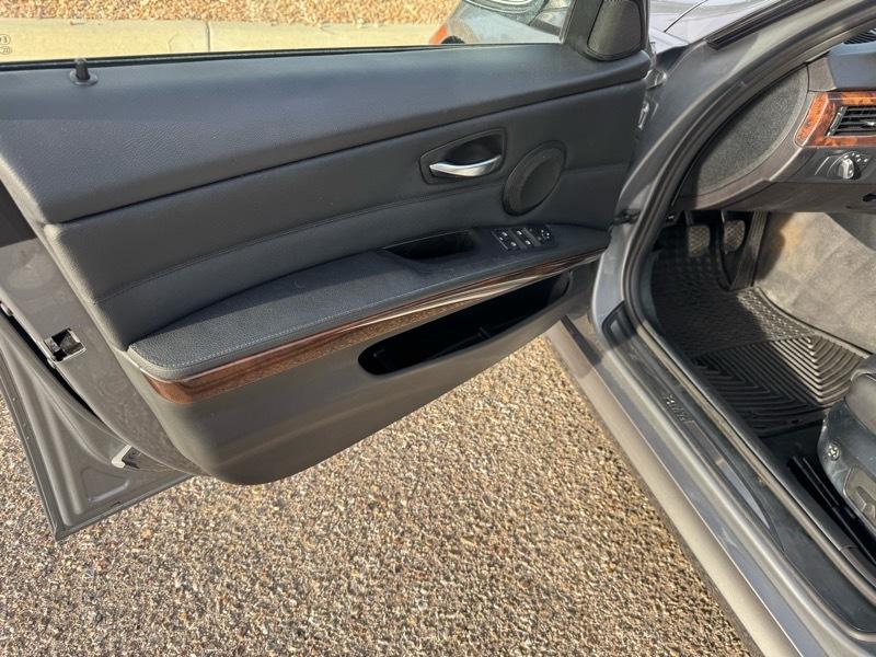 BMW 3 Series 4dr Sdn 328i xDrive AWD SULEV 2011