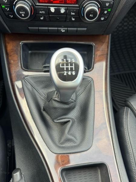 BMW 3 Series 4dr Sdn 328i xDrive AWD SULEV 2011