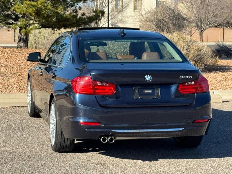 BMW 3 Series 4dr Sdn 328i RWD 2012