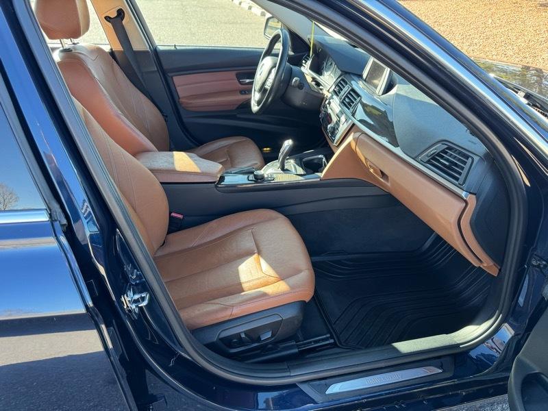 BMW 3 Series 4dr Sdn 328i RWD 2012