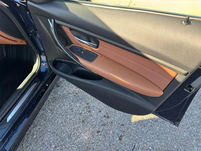 BMW 3 Series 4dr Sdn 328i RWD 2012